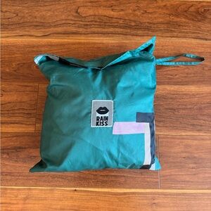 Rainkiss Packable Water-proof Pancho